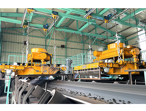 Self-cleaning Suspended Forced-oil Circulation Electromagnetic Separator